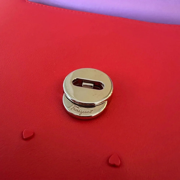 Ferragamo Vara Hearts Shoulder Bag in Candy Apple Red RARE - Picture 5 of 16